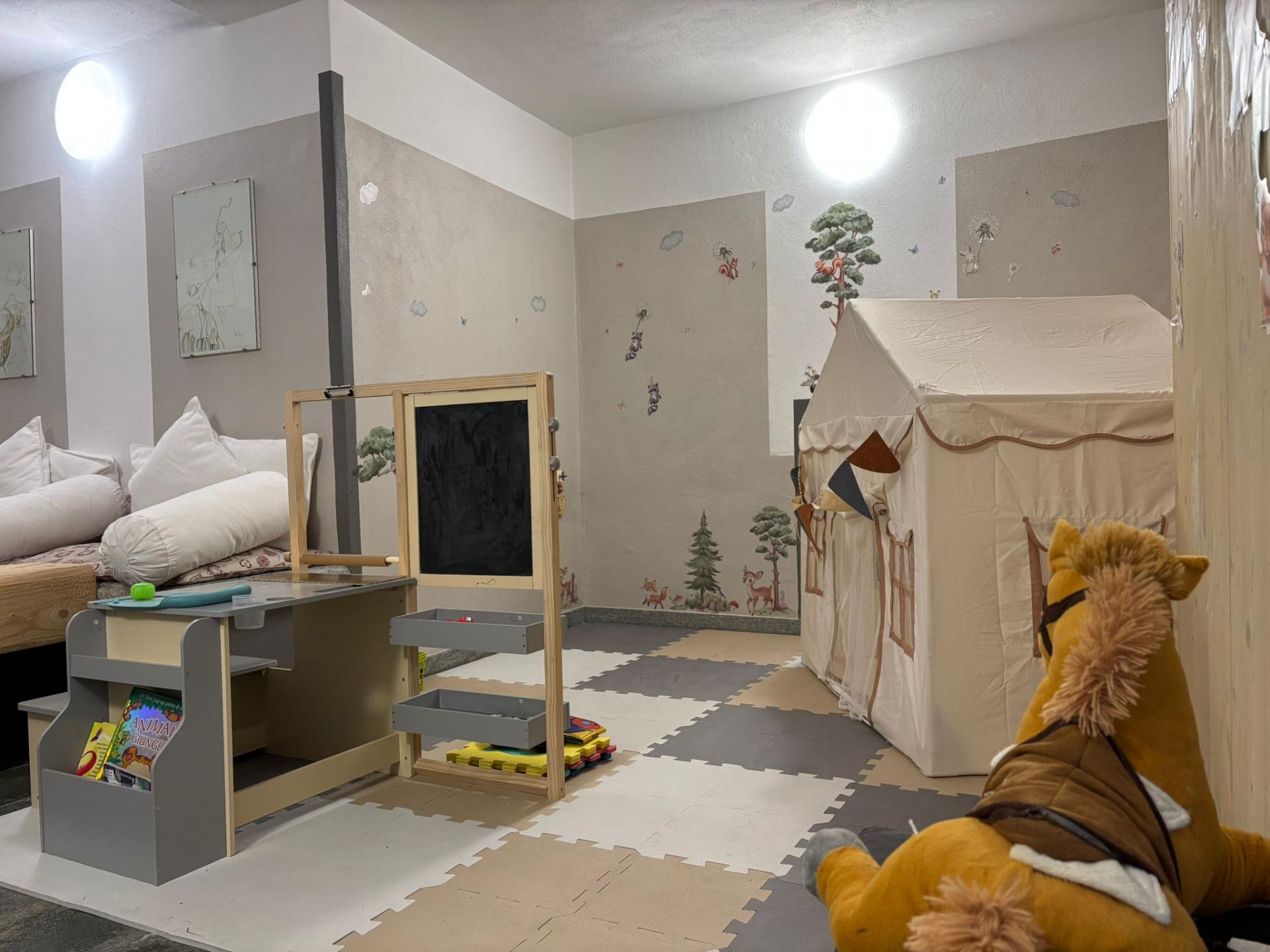 dettaglio saletta giochi bimbi